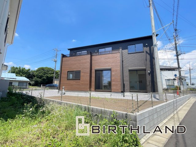 新築戸建・建売　桐生市東6丁目　Blooming Gardenの外観|落ち着いたブラウン×ダーク系の外観が町並みに映える、東栄住宅施工の角地物件！