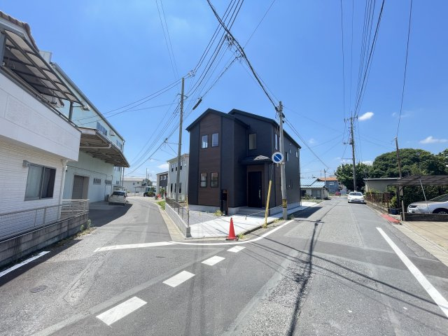 新築戸建・建売　桐生市東6丁目　Blooming Gardenの前面道路含む現地写真