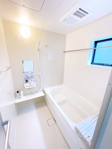 太田市第4鶴生田町　Livele Garden　全2棟の浴室|浴室乾燥機付きで雨の日や花粉の時期でも室内干しができるので安心です！