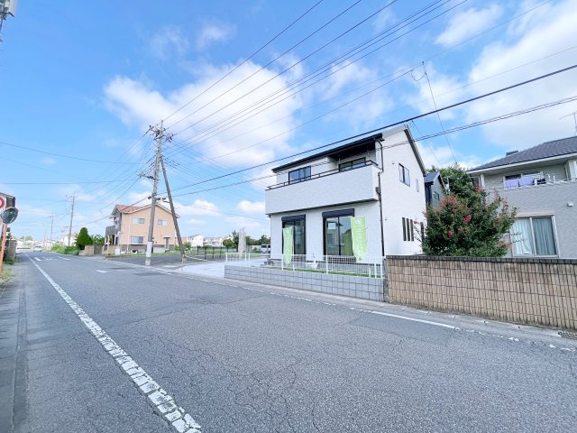 太田市第4鶴生田町　Livele Garden　全2棟の前面道路含む現地写真