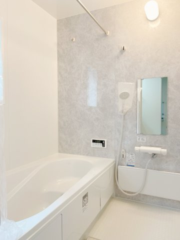 新築戸建・建売　行田持田4丁目　Livele Garden　全1棟の独立洗面台|浴室乾燥機付きのバスルームは夏は涼風モード・冬は暖房があるので快適バスタイムが楽しめます♪