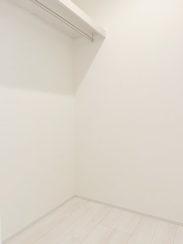 新築戸建・建売　行田持田4丁目　Livele Garden　全1棟の洋室|お洋服が増えても安心♪たっぷり収納できるウォークインクローゼット完備で充実収納◎