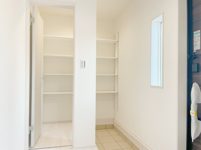 新築戸建・建売　行田持田4丁目　Livele Garden　全1棟の収納|たっぷり収納できる玄関収納！玄関をいつでもすっきりしておけるので急な来客があっても安心ですね♪