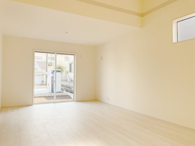 新築戸建・建売　行田持田4丁目　Livele Garden　全1棟の収納|２３帖の広々リビング♪天井が高く開放感があります！