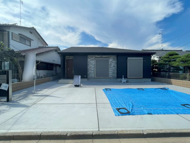 新築戸建・建売　熊谷市拾六間字外原　BLOOMING GARDEN　全1棟の駐車場