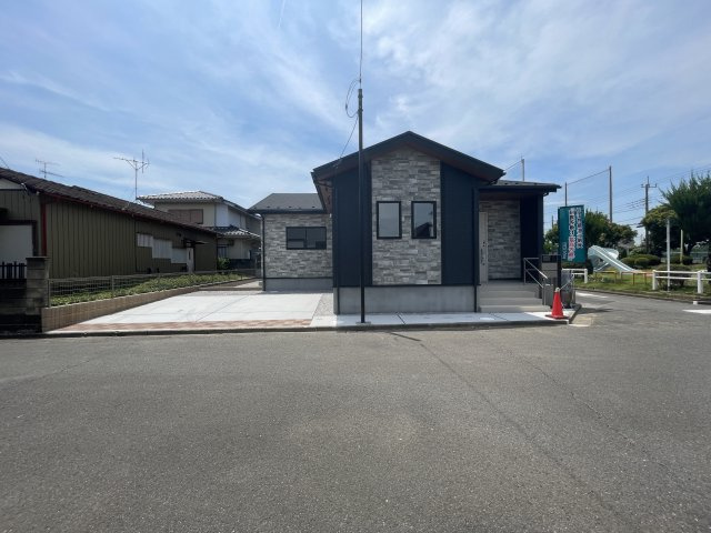 新築戸建・建売　熊谷市広瀬　BLOOMING GARDEN　全1棟の前面道路含む現地写真