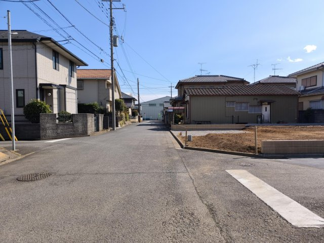 新築戸建・建売　熊谷市広瀬　BLOOMING GARDEN　全1棟の前面道路含む現地写真