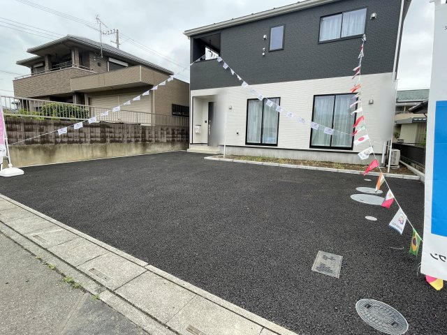 新築戸建・建売　本庄市児玉町児玉南第4　Cradle Garden　全1棟の駐車場|カースペースは並列3台！来客があっても安心♪前面道路も6ｍあるので駐車が苦手な方にも安心です♪