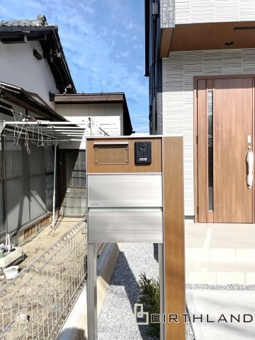 新築戸建・建売　本庄市東台1丁目　Blooming Garden　全2棟の前面道路含む現地写真|道路後退部分がありますので現況よりは道路幅員が広くなります！