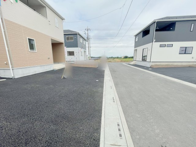 新築戸建・建売　上里町勅使河原第17　Cradle Garden　全7棟の前面道路含む現地写真