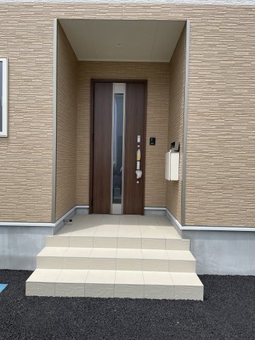 新築戸建・建売　上里町勅使河原第17　Cradle Garden　全7棟の玄関