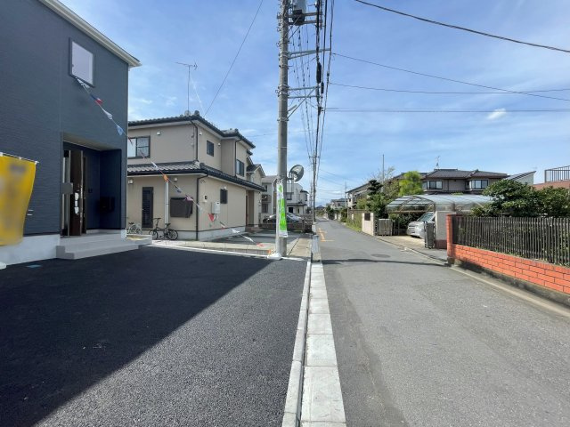 新築戸建・建売　熊谷市久下第13　Cradle Garden　全1棟の前面道路含む現地写真|車通りが少なく安心してお過ごしいただける環境です！