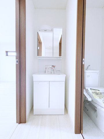 熊谷市上之　AiTOWN　全2邸の独立洗面台|2階にも独立洗面台があり、忙しい朝も快適に過ごせる便利な設計！
