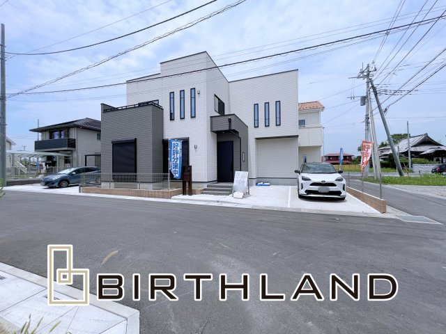 熊谷市上之　AiTOWN　全2邸の外観|前面道路も広く駐車も楽々に停められます！