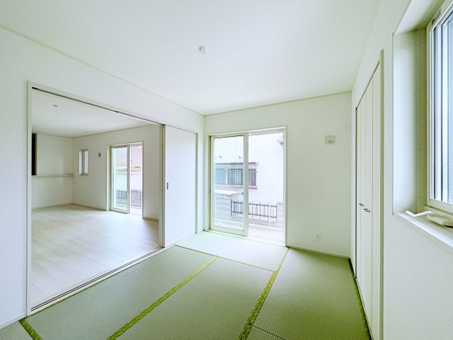 熊谷市上之　AiTOWN　全1邸の和室|用途に応じてアレンジのできる洋風も取り入れた和室！