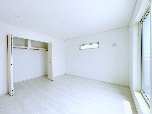 熊谷市上之　AiTOWN　全1邸の収納|大容量の収納！ハンガーパイプもついているので干した洗濯物をそのままかけることができる！