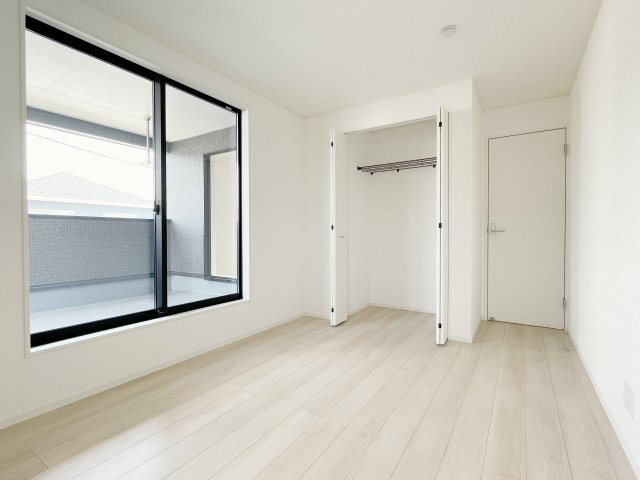 新築戸建・建売　上里町勅使河原第17　Cradle Garden　全7棟の収納|網棚がついているのでバングなどの小物収納にも便利なクローゼット♪