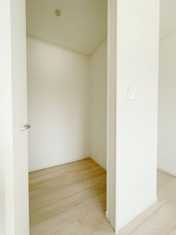 新築戸建・建売　上里町勅使河原第17　Cradle Garden　全7棟の収納|1.5帖のウォークインクローゼットはスーツケースなどの大型のものも十分収納できます♪