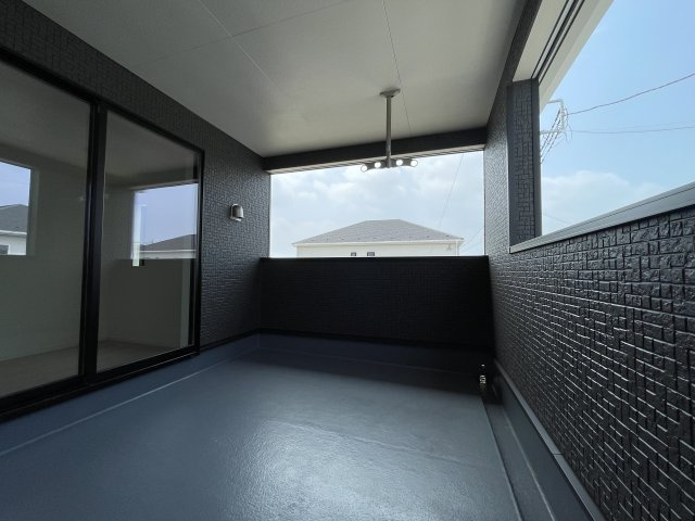 新築戸建・建売　上里町勅使河原第17　Cradle Garden　全7棟のバルコニー|陽当たり良好なインナーバルコニー♪急な天候不良にも安心ですね！