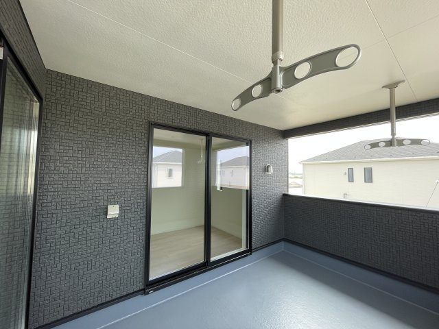 新築戸建・建売　上里町勅使河原第17　Cradle Garden　全7棟のバルコニー|物干し金具がついているので洗濯ロープなどを張ればそのまま洗濯物干しができます！