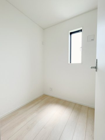 新築戸建・建売　上里町勅使河原第17　Cradle Garden　全7棟の洋室|2帖のテレワークルーム！集中して作業したいときの書斎としても人気の一部屋です♪