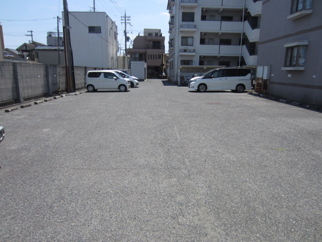 【駐車場】