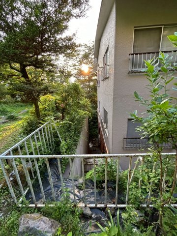 神奈川県足柄下郡箱根町　区分マンションの庭