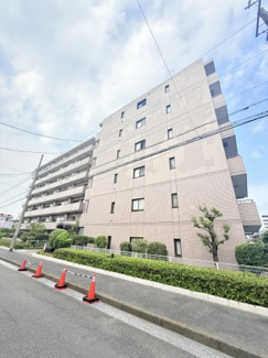 【外観】 | 総戸数83戸、1994年築、管理人は勤務につき管理体制良好です♪