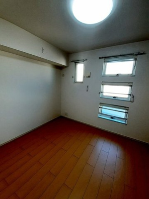 【内装】 | プレコリーヌⅧ | 明るい色調の室内です