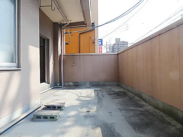 肥後ビルのバルコニー|お洗濯にも便利な広々としたバルコニー付き