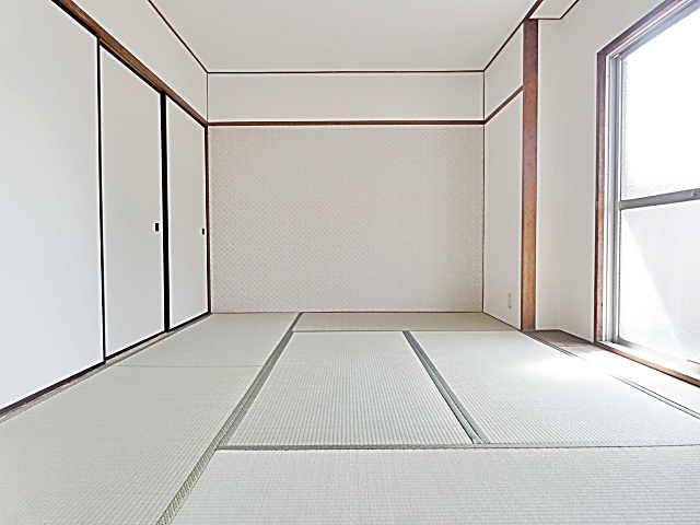 肥後ビルの和室|柔らかい畳が心地よい和室
