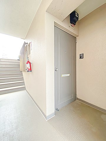 本郷ミユキビルの玄関|落ち着いた玄関です