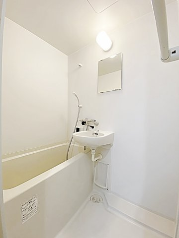 本郷ミユキビルの浴室|きれいなお風呂です