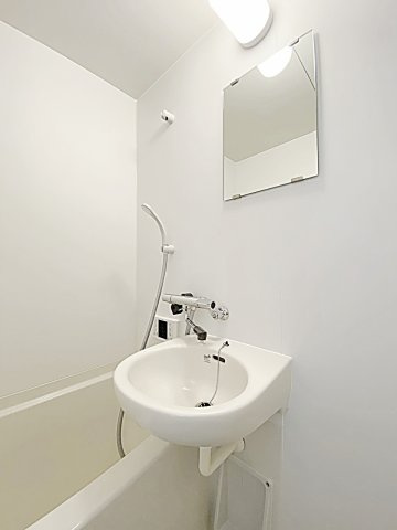 本郷ミユキビルの独立洗面台|朝の身支度には欠かせない独立洗面化粧台