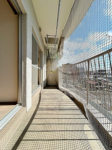 水野マンションのバルコニー|外からの目が気にならないバルコニーで洗濯物が干せます