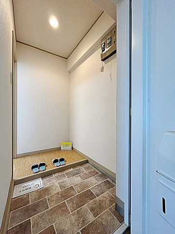 水野マンションの玄関|明るい玄関です