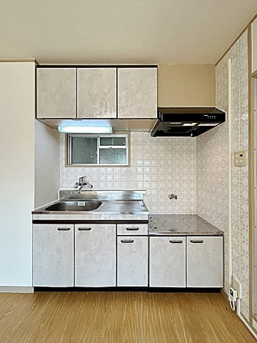 水野マンションのキッチン|コンパクトなキッチンで掃除もラクラク