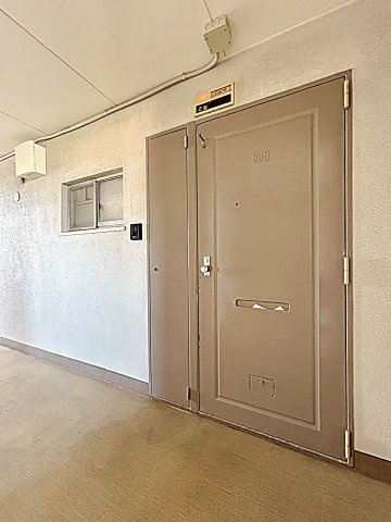 水野マンションの玄関|明るい玄関です
