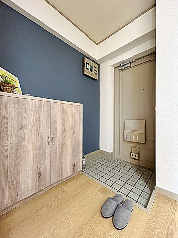 水野マンションの玄関|明るい玄関です