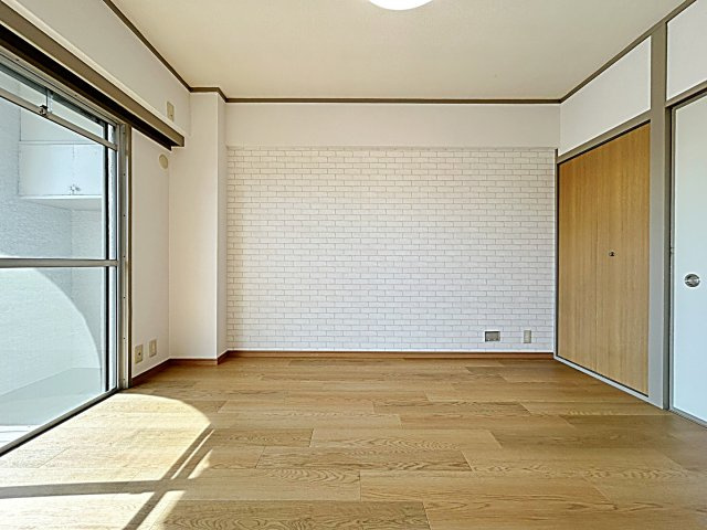 水野マンションの洋室|ゆったりした洋室です
