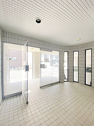 ＭＩＤＯＲＩビルのロビー|落ち着いたロビーです