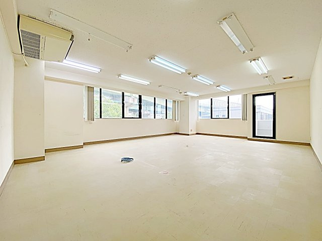 ＭＩＤＯＲＩビルの内装|明るい室内です