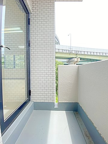ＭＩＤＯＲＩビルのバルコニー|お洗濯にも便利なバルコニー付き