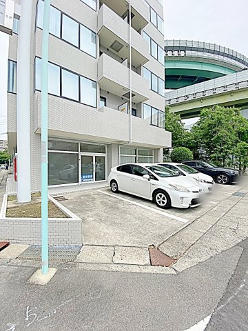 ＭＩＤＯＲＩビルの駐車場|車をお持ちの方に嬉しい駐車場付きの物件です