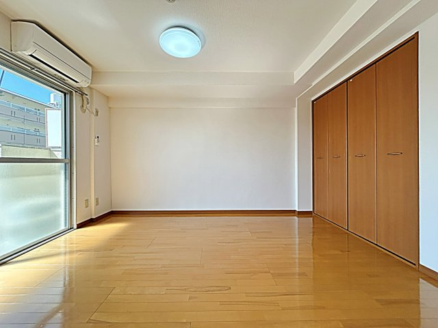 メゾン親名の寝室|落ち着いた色調の寝室です