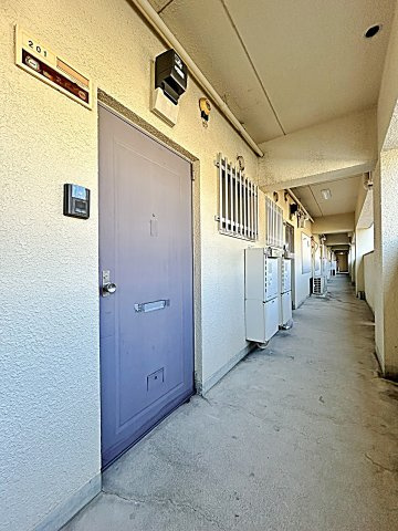 メゾン親名の玄関|明るい玄関です