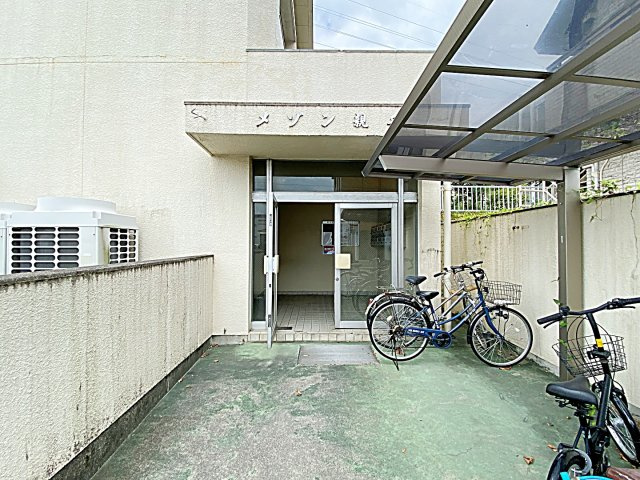 メゾン親名のエントランス|ゆとりのあるエントランスです