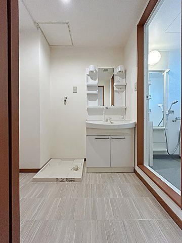 メゾン親名の洗面所|スペースが確保できる洗面所です