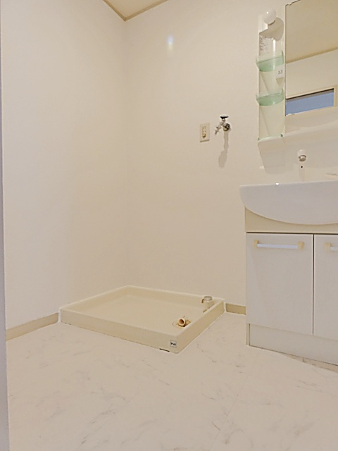 メルローズ２号館の洗面所|ゆったりとスペースのある洗面所