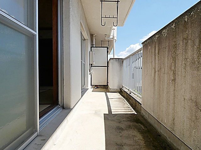 メルローズ２号館のバルコニー|お洗濯にも便利なバルコニー付き